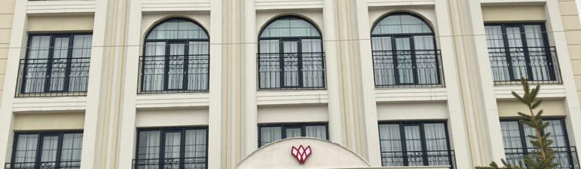 HOTEL EDEN'S