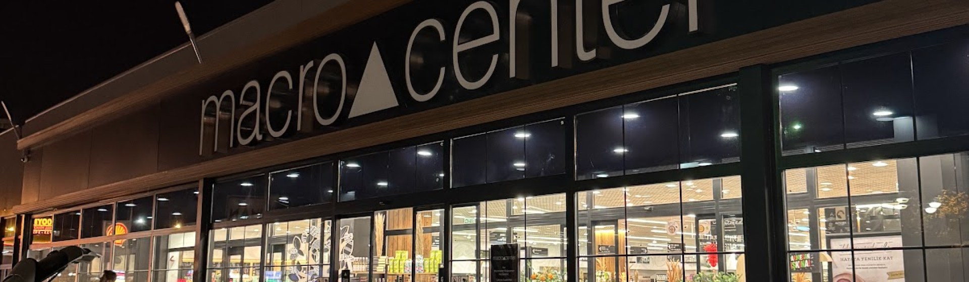 Macrocenter