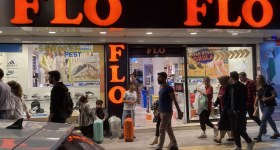 FLO Van Cumhuriyet Cadde Mağazası